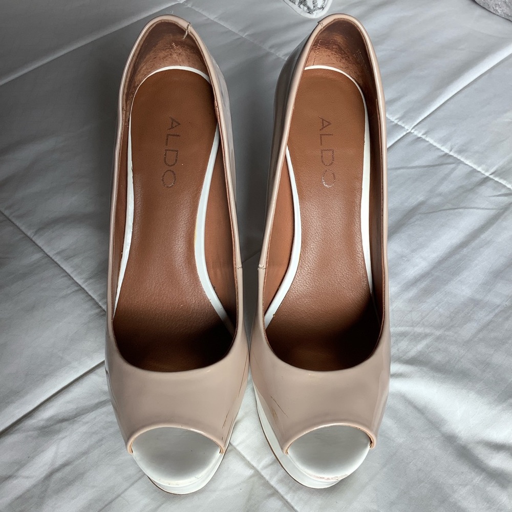 Aldo nude and white open toe hight pumps